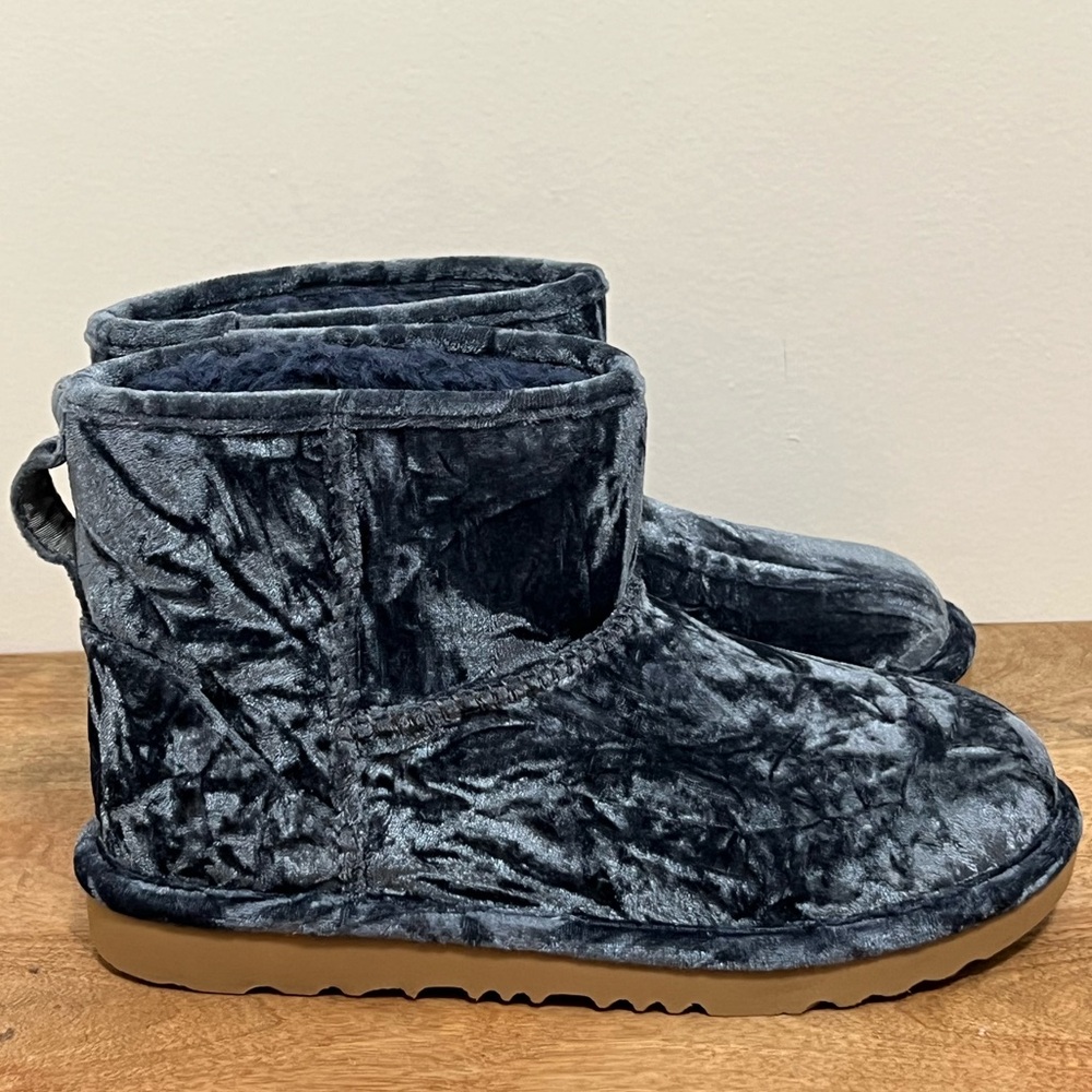 New UGG Big Girl Blue Velvet Boots